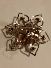 Vintage 1960s Gold Toned With Clear Crystals Detailed Flower Brooch! Very Pretty