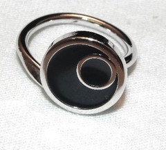 Vintage Emmons Black Enamel Ring Silver Tone Circles Sz 6