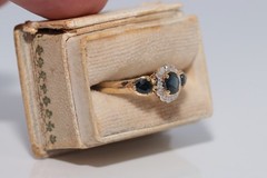 Vintage Circa 1980s 18k Gold Natural Diamond And Oval And Pear Cut Sapphire Ring