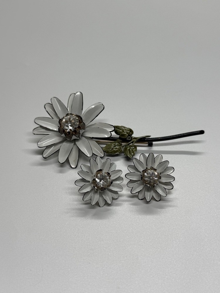 Francois White Flower Brooch And Earrings Set Vintage