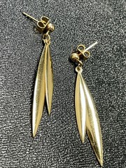 Vintage 1.5” Gold Tone Metal Dangle Earrings