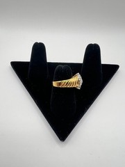 Vintage Cluster Ring Gold Tone Ribbed Shank Rhinestone Sz 6, 80’s Ring