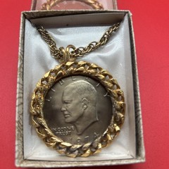 Cool Vintage Old Stock 1974 Eisenhower Dollar Necklace Gold Tone Pedant