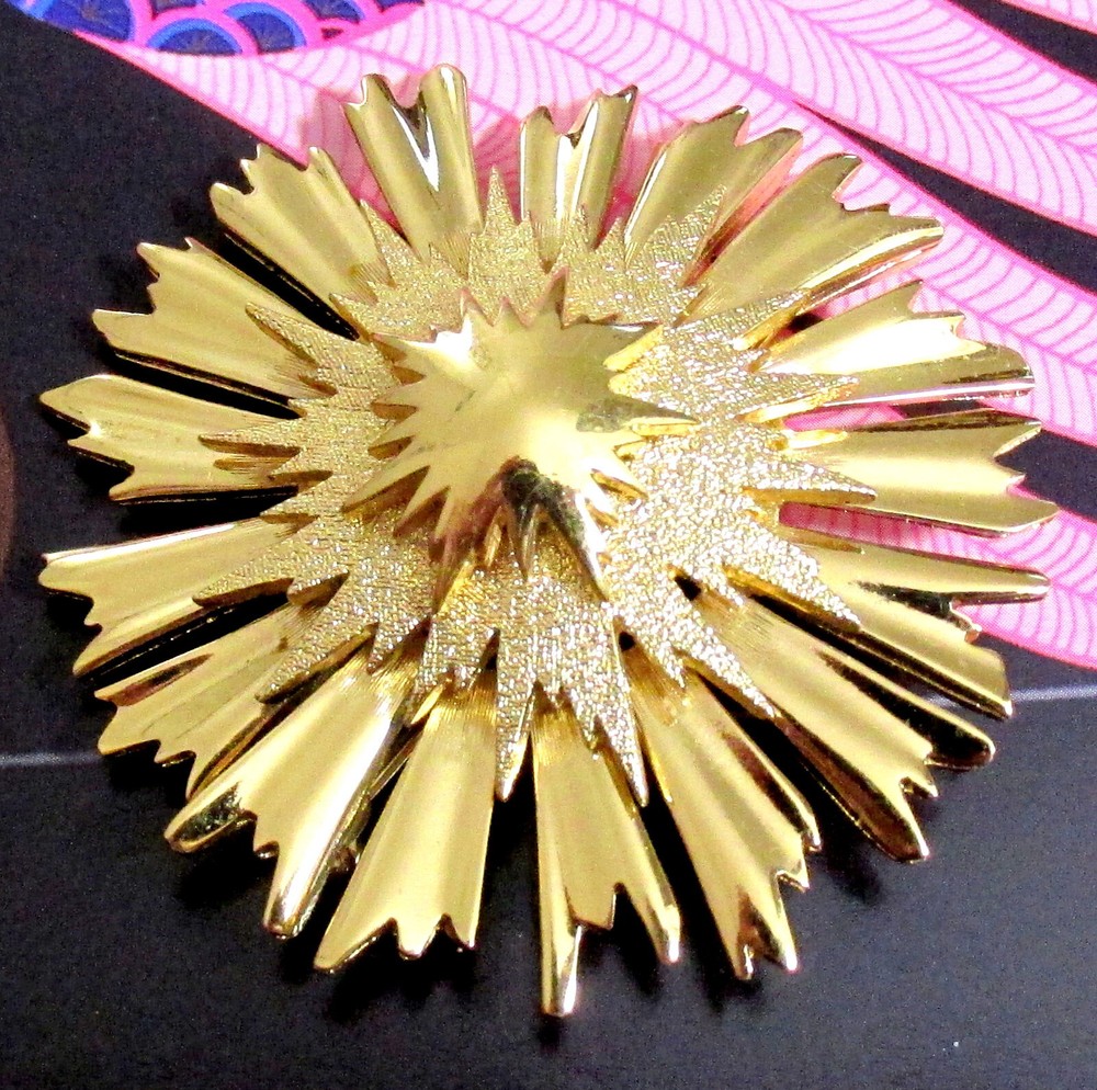 VTG LARGE 2 1/4″ SPIKY MONET GP TIERED “STARBURST” DOMED BROOCH PIN RUNWAY EXC