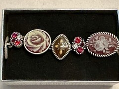 Vintage 1928 Jewelry Co. Rose Cameo Rhinestone Link Bracelet Silvertone 7.5”