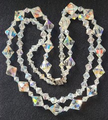 VINTAGE STUNNING 2 STRAND AURORA BOREALIS FACETED GLASS NECKLACE