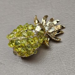 Vintage Rhinestone Brooch Earrings Set Pineapple Clip On Gold Tone Green