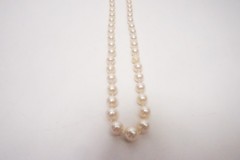 Vintage Pearl Necklace 14kg White Gold Filigree box Clasp 22″ Long
