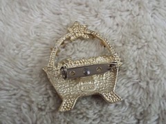 AJMC Noel Manger Baby Jesus Christmas Pin (B16)