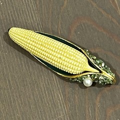 BSK Vintage Brooch Ear of Corn Gold Tone 2.75″ Pin Back Kitsch 70s/80s Signed