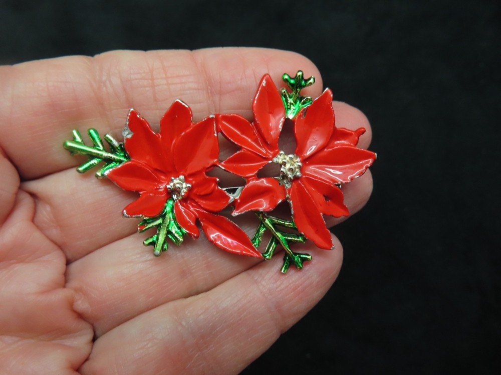 Vintage Gold Tone 1960’s General MFG Poinsettia Brooch