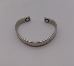 Sergio Lub Cuff Bracelet Hammered Silver Tone with Magnets Small 6.25 In
