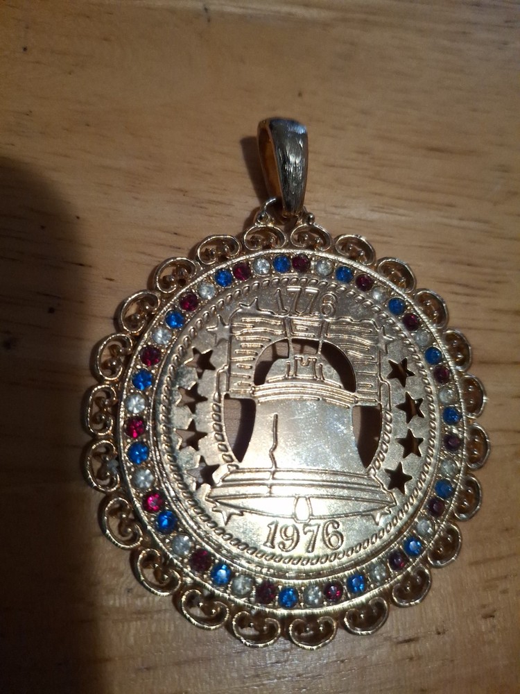 Vintage 1976 American Bicentennial Liberty Bell Medallion Pendant Gold Tone