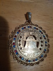 Vintage 1976 American Bicentennial Liberty Bell Medallion Pendant Gold Tone