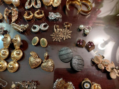 Fabulous vintage earrings 1960’s Lot. ( 108 Pcs )