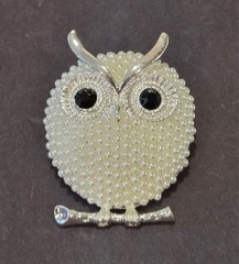 RETRO-VINTAGE ADORABLE Silver Tone Faux Pearl/Rhinestone Owl Brooch Pin SPARKLE