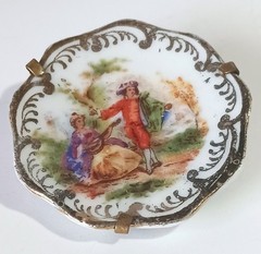 Vtg Limoges France Painted Porcelain Mini-Plate Brooch 1.75″ w/ Trombone Clasp