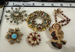 6 Vintage Christmas Holiday Winter Themed Brooches/pins Unsigned