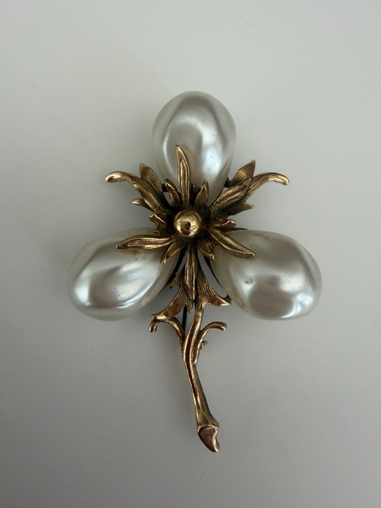Vintage Ravana Floral Brooch Pin w/ 3 Lg Baroque Faux Pearls, Gold Tone, 3.25″
