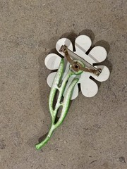 Flower on Stem Daisy Enamel Vintage Pin Brooch Metal J-398