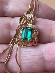 VINTAGE 10K/14K YELLOW GOLD EMERALD GREEN COLOR CZ PASTE ORNATE PENDANT NECKLACE