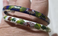 Vintage Pair Of Chinese Cloisonné Enamel Bangle Bracelets Blue White Floral Boho