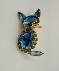 Vintage Blue Rhinestone Figural Cat Brooch Pin Gold Tone Mid-Century Estate