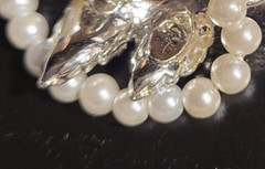 VINTAGE STUNNING 2 STRAND FAUX PEARL GLASS CRYSTAL SIGNED GOLDETTE NECKLACE
