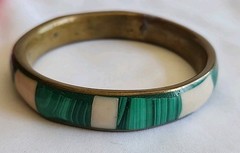 Vintage Inlay White And Green Malachite Brass Bangle Bracelet (104)