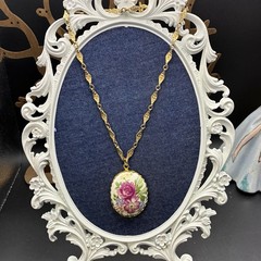 Vintage Oval Rose Pendant Necklace on Vintage Monet Fancy Link Chain