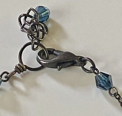 1990s Simple But Elegant Blue Cut Glass 16.5” Necklace