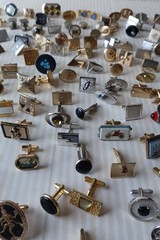 Lot 160 VTG Single Cufflinks Mixed Styles Tones Repurpose Jewelry Some Wear