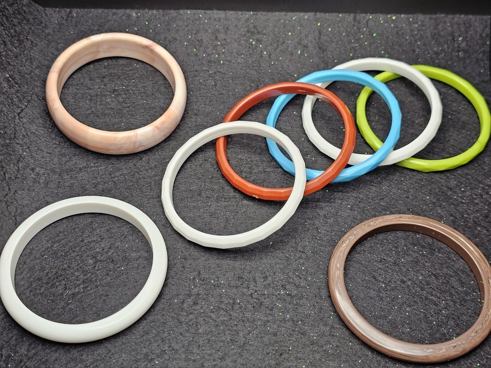 Vintage (1 Bakelite!) 8 Piece Lot Assort Bangle Bracelets Multi Variety Costume