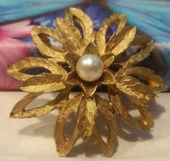 Vintage Jewelry: 45mm Revitalized Gold Tone Faux Pearl Brooch 03-04-2020