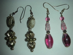 LOT 22 PAIRS VINTAGE EARRINGS PIERCED DANGLE DROP BEADED STONE GLASS COLORFUL