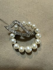 Vintage Marvella Silvertone Faux Pearl And Rhinestone Brooch – Marked