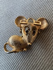 Vintage Whimsical Gold Tone Pendant Pin – Metal Mouse with Moveable Eye Glasses