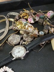 Vintage Mixed Lot Brooches & Pins, Metal Multicolor Costume Jewelry Watches