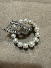 Vintage Marvella Silvertone Faux Pearl And Rhinestone Brooch – Marked
