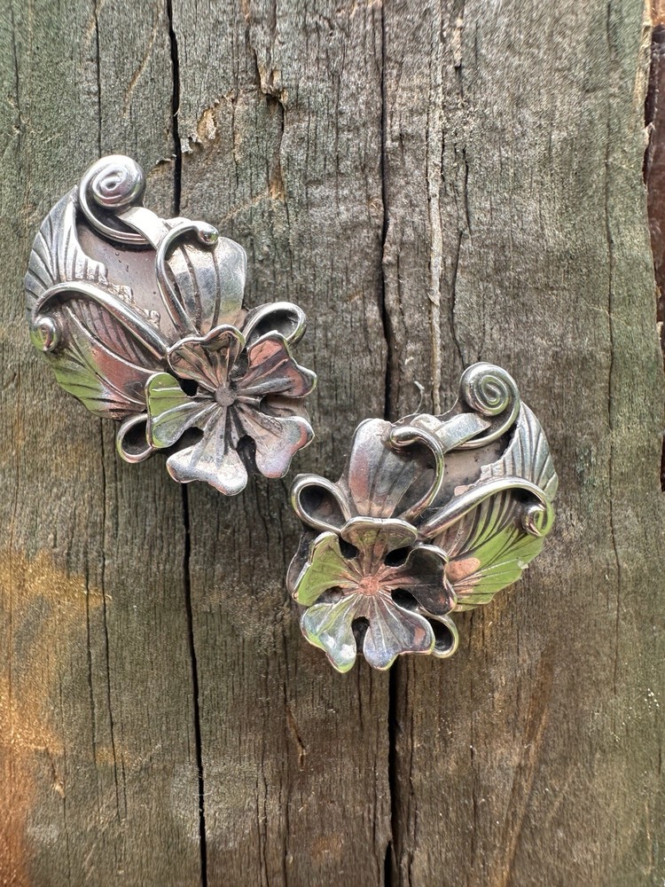 Stunning Estate Vintage Native American Signed Sterling Floral Leaf Earrings