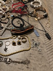 Vintage jewelry lot eclectic mix silver tone gold tone & more 051026@