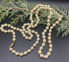 VTG 14kt gold, hand knotted, lustrous ivory 36″ South Seas pearl necklace, E/R’s