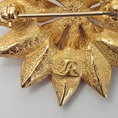 Vintage Lady Remington Flower Brooch Textured Brushed Gold-Tone Floral
