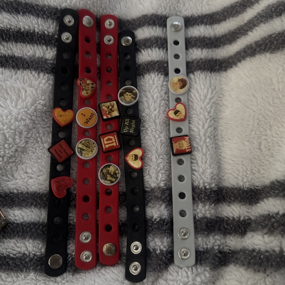 One Direction Lot Of Rubber Snap Brackets Total 5
