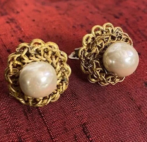 MIRIAM HASKELL Signed Vintage Golden Chains Adj Screwback Baroque Pearl Earrings