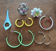 Lot of 25+ Pieces of Vintage & New Jewelry: Necklaces, Earrings, Bracelets, Etc