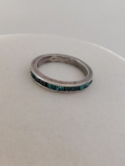 ​Vintage Sterling Silver Channel Set Emerald Green CZ Eternity Ring Band Sz 4.75