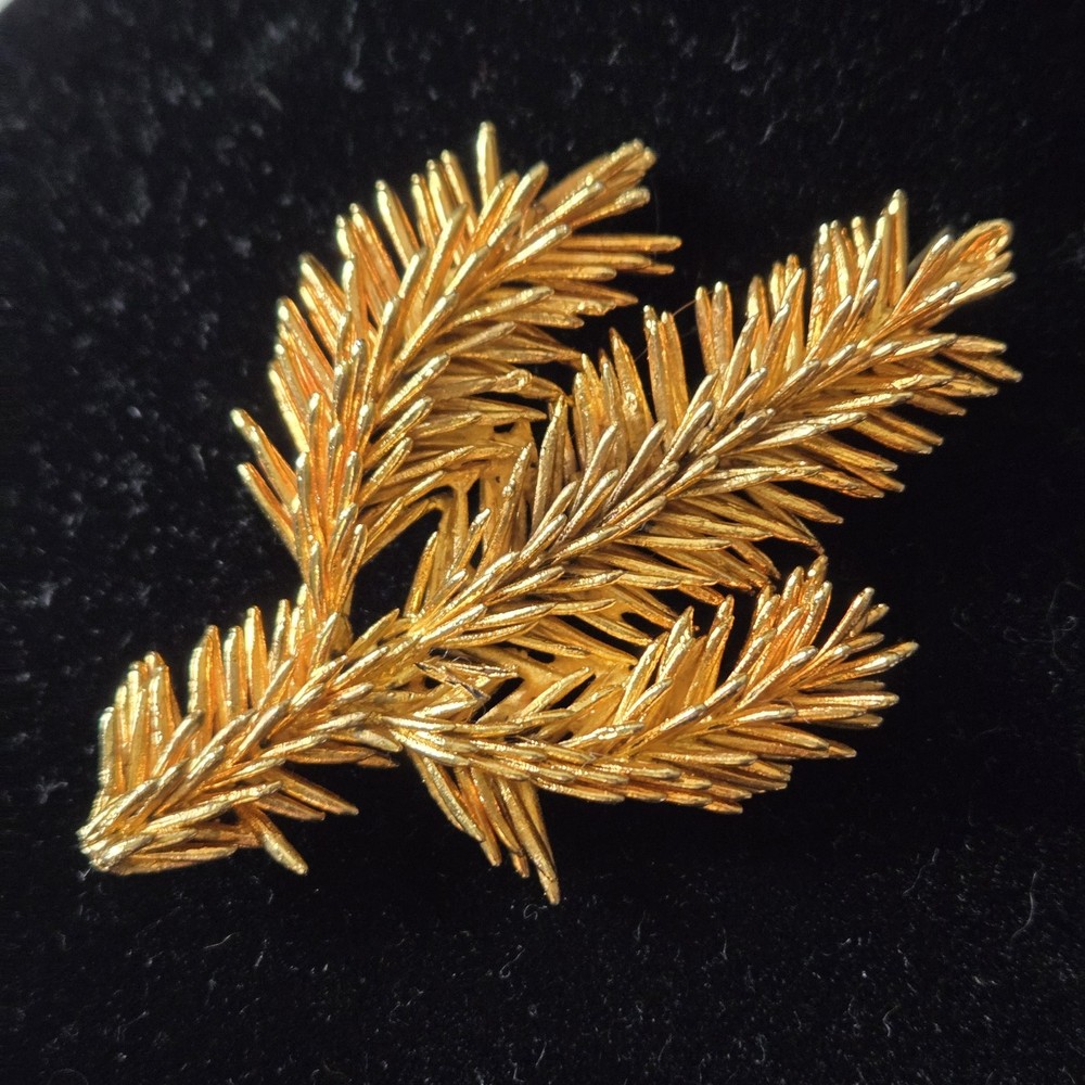 Vintage Gold Tone Pine Branch Brooch Pin Textured Evergreen Needle Nature…
