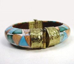 Vintage Horn Inlaid Bone Chunky Bangle Bracelet Hinged Brass pin Pastel Wood 60s