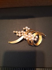 Vintage Mod Monet Brushed Gold Faux Pearl Brooch Signed Asymmetrical Monet Pin